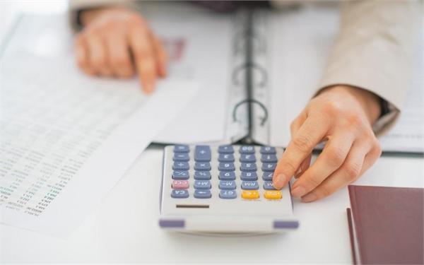 美国消费者饱受通胀困扰 自由支配金额所剩无几